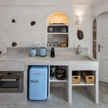 Gilbert's Cave With Cave Jacuzzi * Megalochori (Santorini)