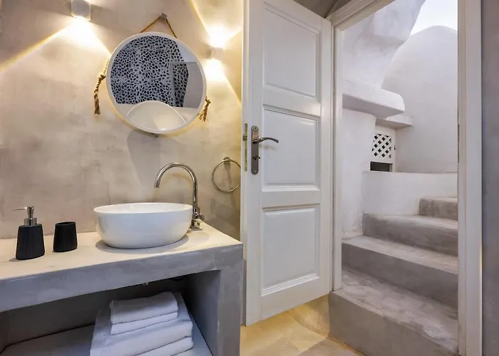 Gilbert's Cave With Cave Jacuzzi * Megalochori (Santorini)