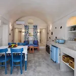 Gilbert's Cave With Cave Jacuzzi Holiday home *