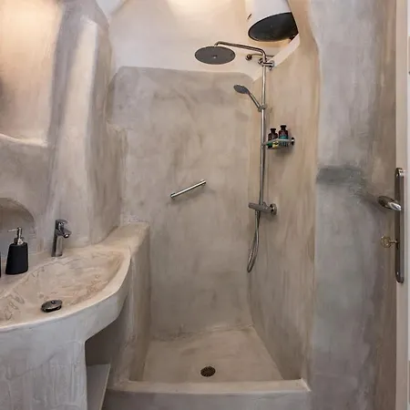 Gilbert's Cave With Cave Jacuzzi