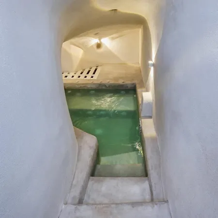 Gilbert's Cave With Cave Jacuzzi *